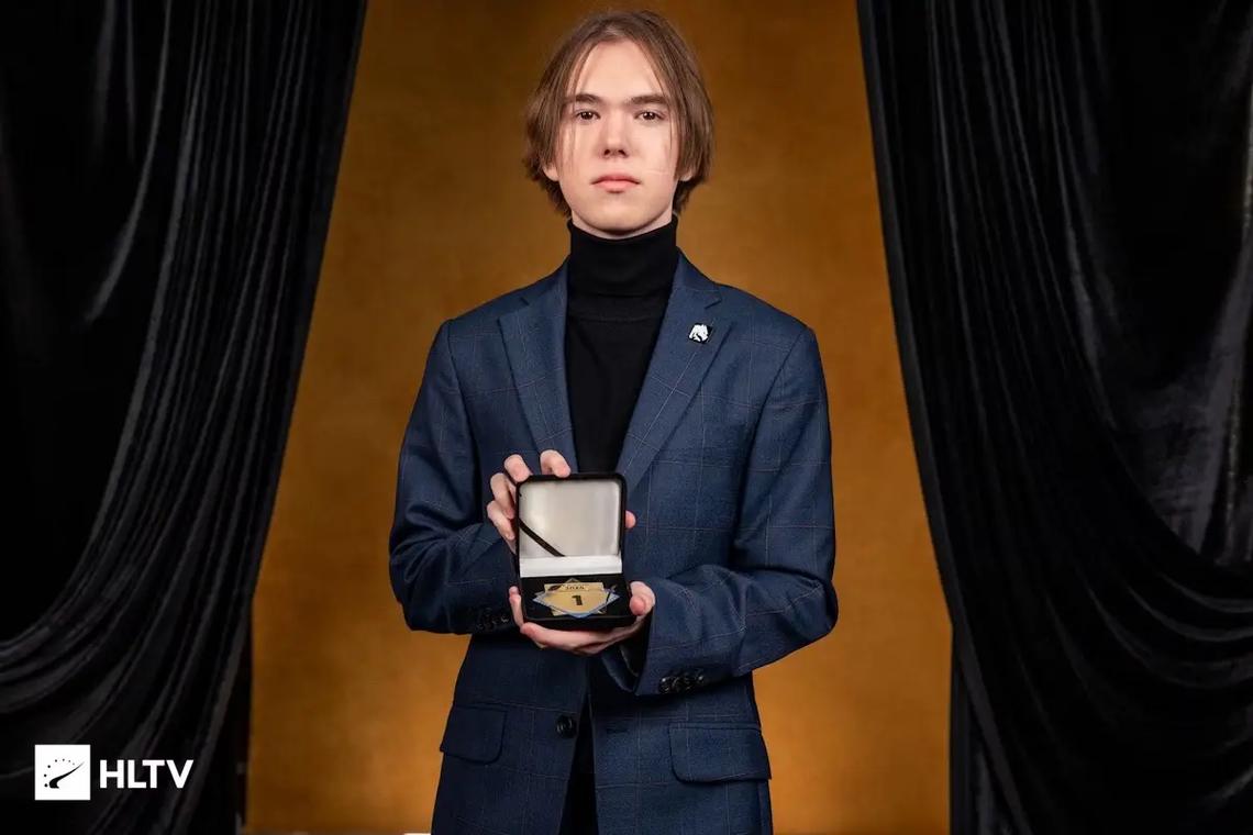 EDG赛前海报：此番出征，必当不破！不立！